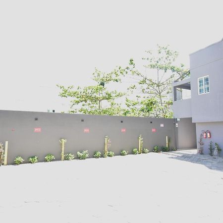 Residencial Melfi 3 Ap.1 Frente Appartement Bombinhas Buitenkant foto